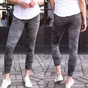 NWT NEW Spanx Cropped Lamn Leggings